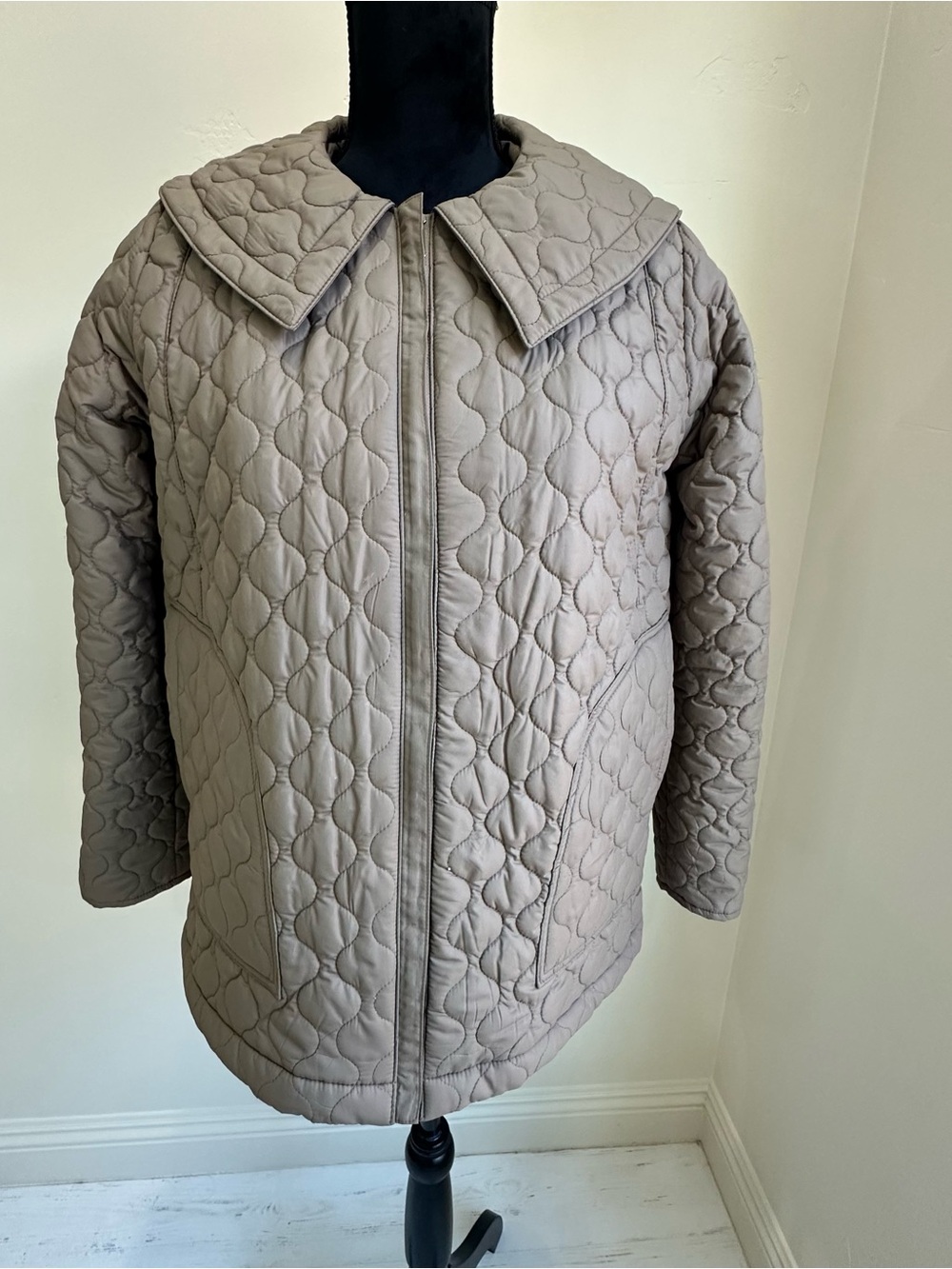 Quilted Olive Green Women's lightweight Coat Size Large